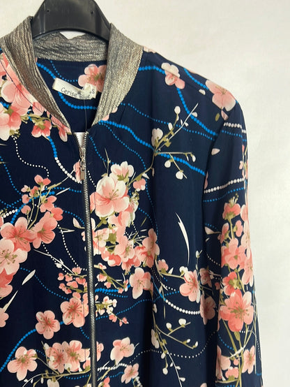 CERISE BLUE. Bomber azul flores. T S