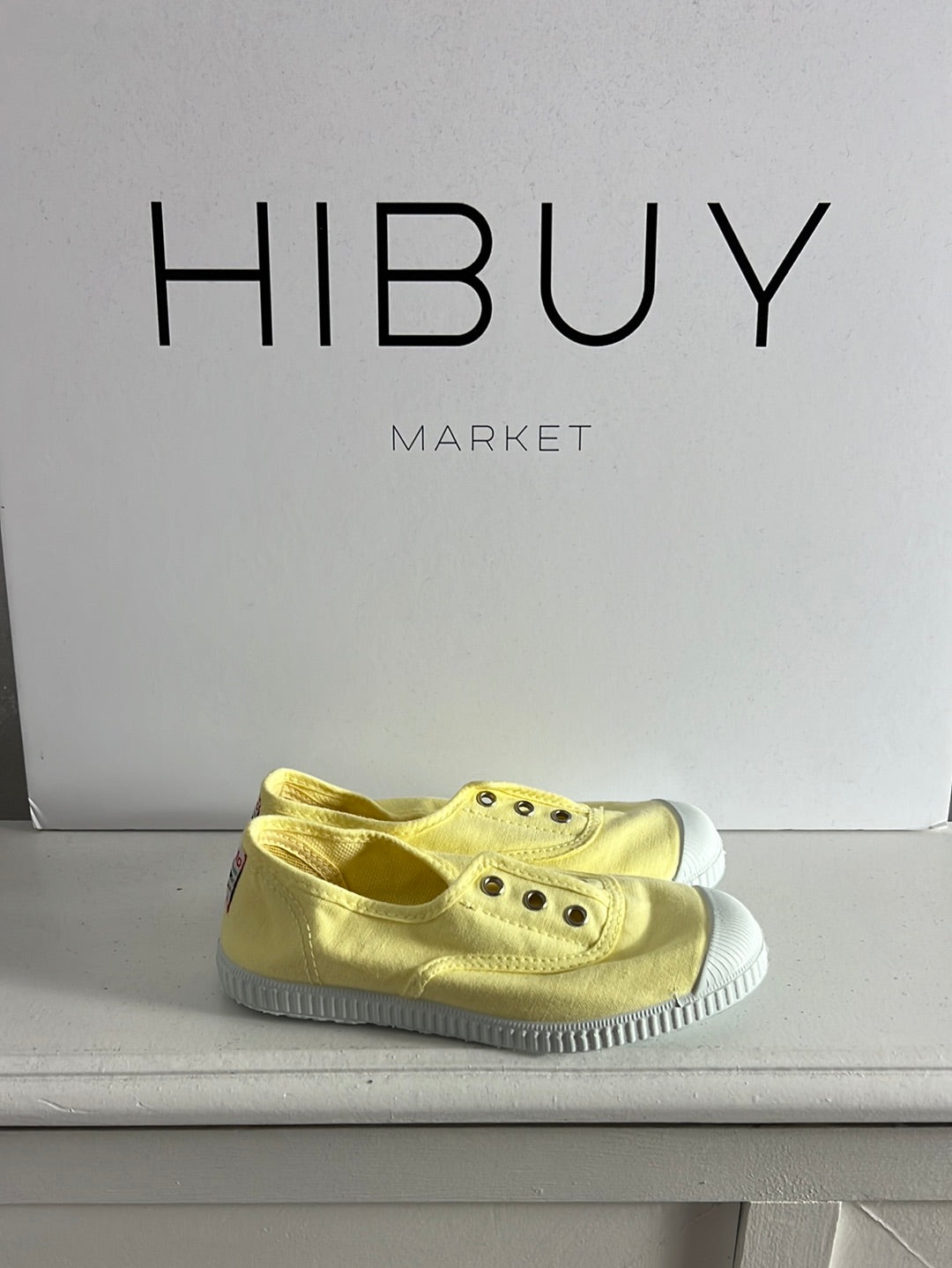 CIENTA. Yellow canvas sneakers with toe cap. Size 30
