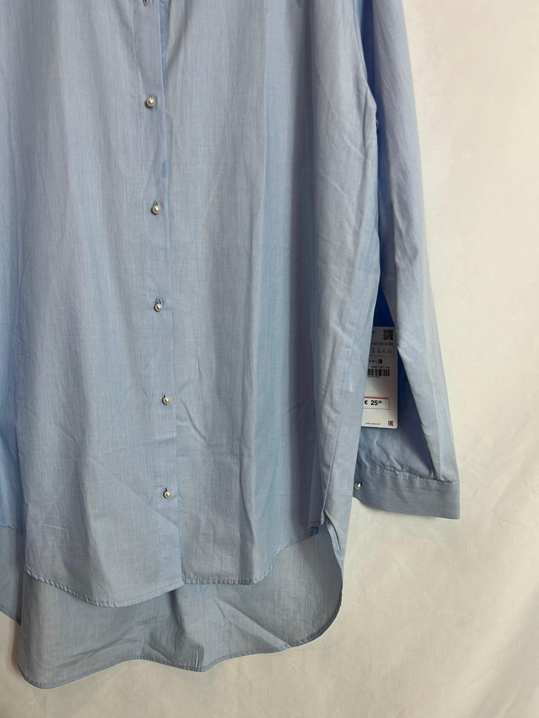 ZARA. Blusa larga azul detalles perlas. T XL