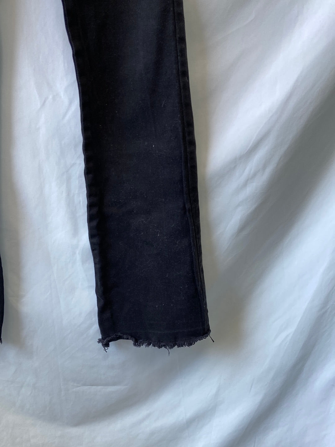 STRADIVARIUS. Pantalón denim negro T.38