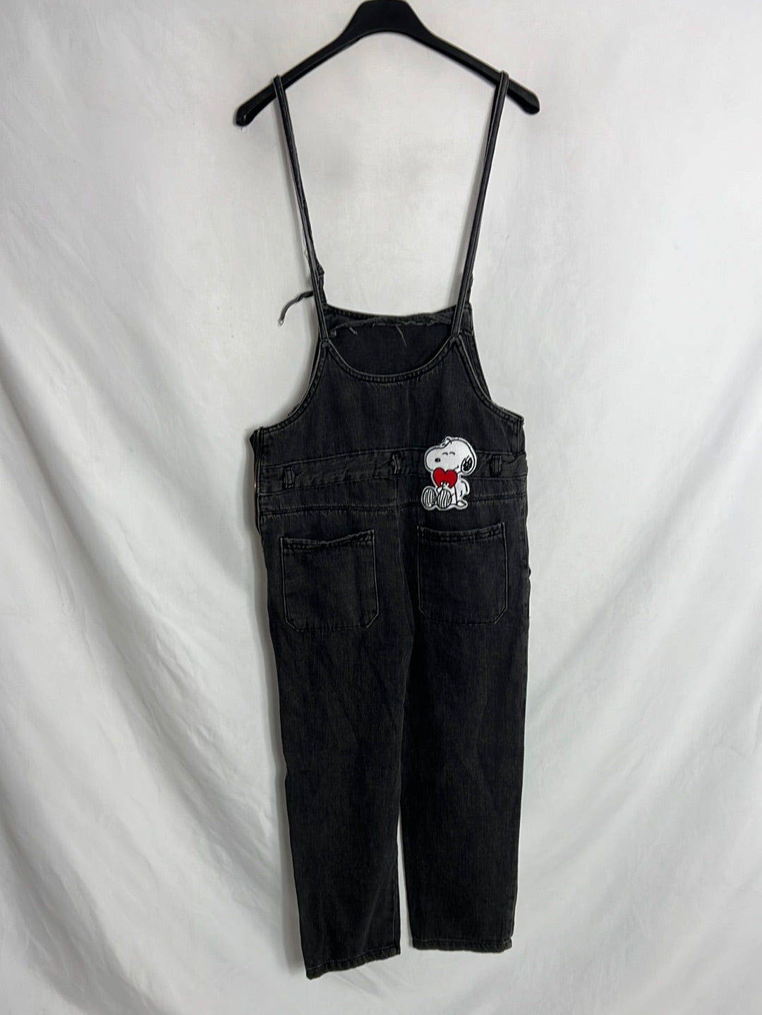 ZARA. Peto denim negro snoopy. T 11-12 años  (XS)