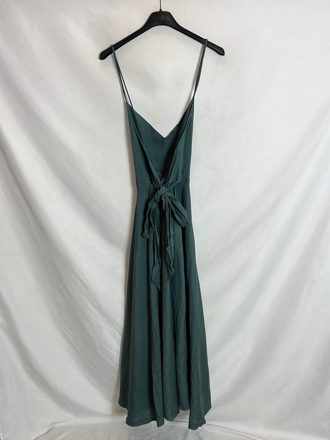 OYSHO. Blue linen dress with open back. TS