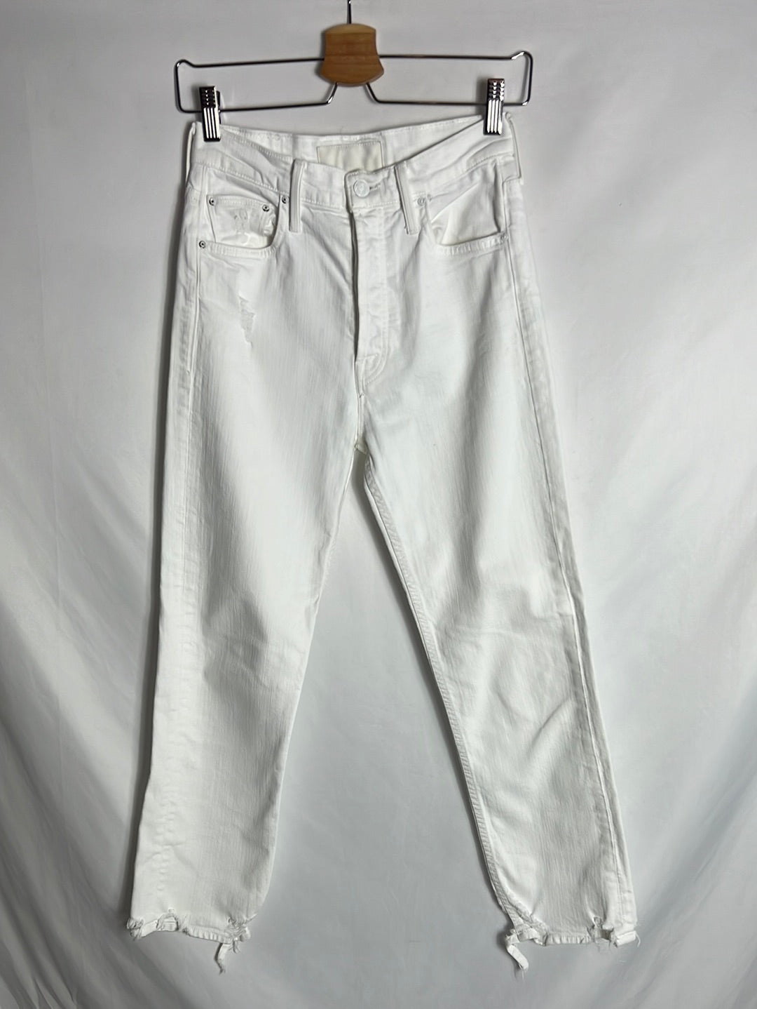 MOTHER SUPERIOR. White slouchy denim pants. Size 26 (34)