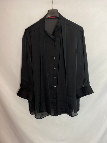 BURBERRY. Black bow shirt. T.48