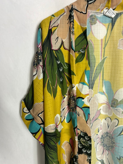 BETA. Kimono mostaza estampado flores. TU (M)