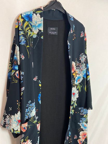 BERSHKA. Kimono azul flores T.XS