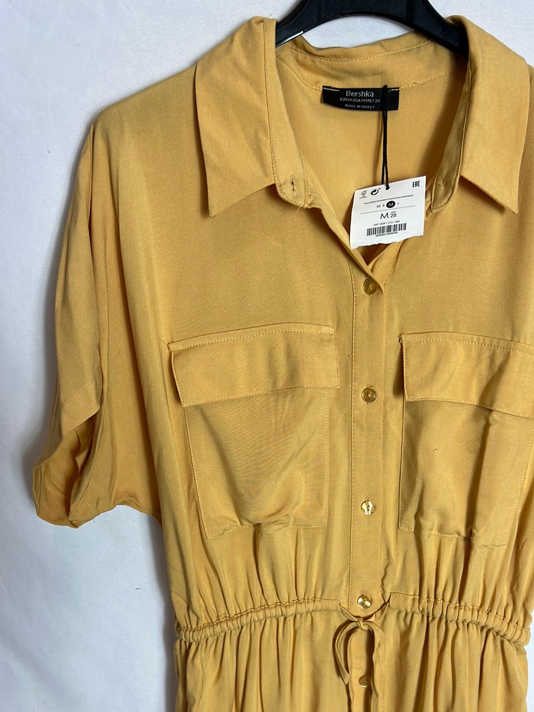 BERSHKA. Vestido abotonado mostaza T.m