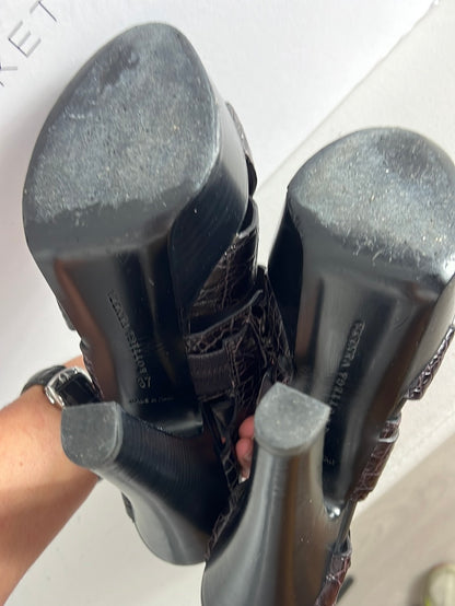 BOTTEGA VENETA. Brown platform sandals. Size 37