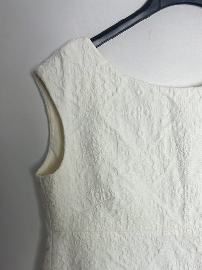 ZARA. White top with back opening. TM