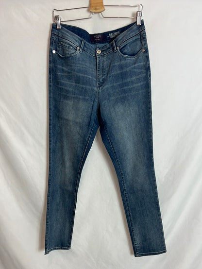 VIOLETA BY MANGO. Pantalón denim efecto desgastado. T 48