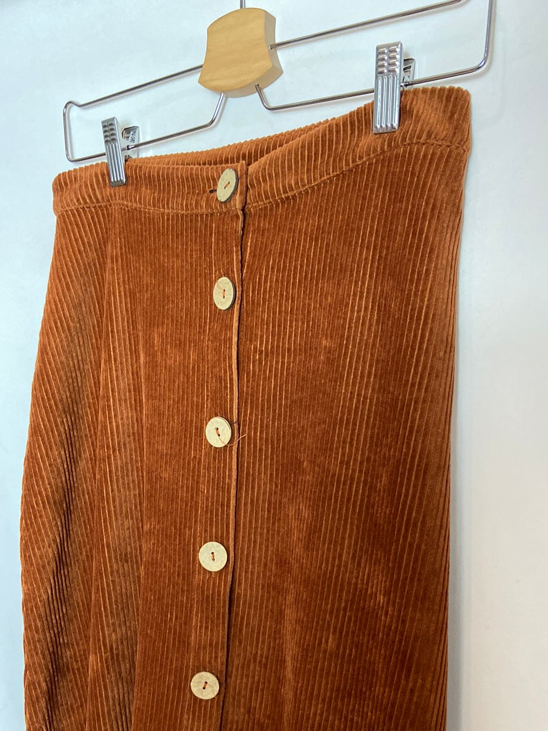 PULL&amp;BEAR. Velvet midi skirt. TM