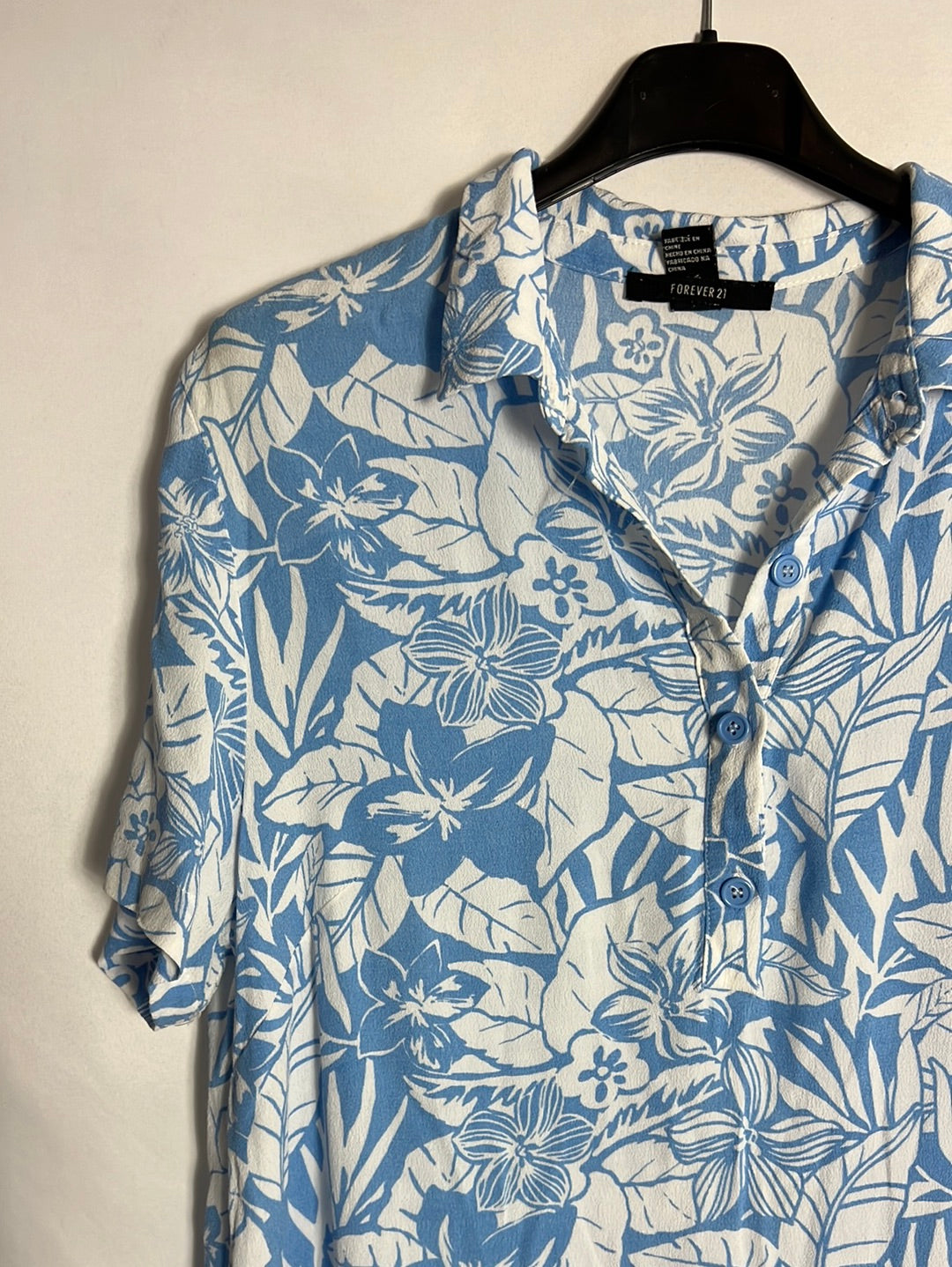 FOREVER 21. Vestido corto azul flores. T M