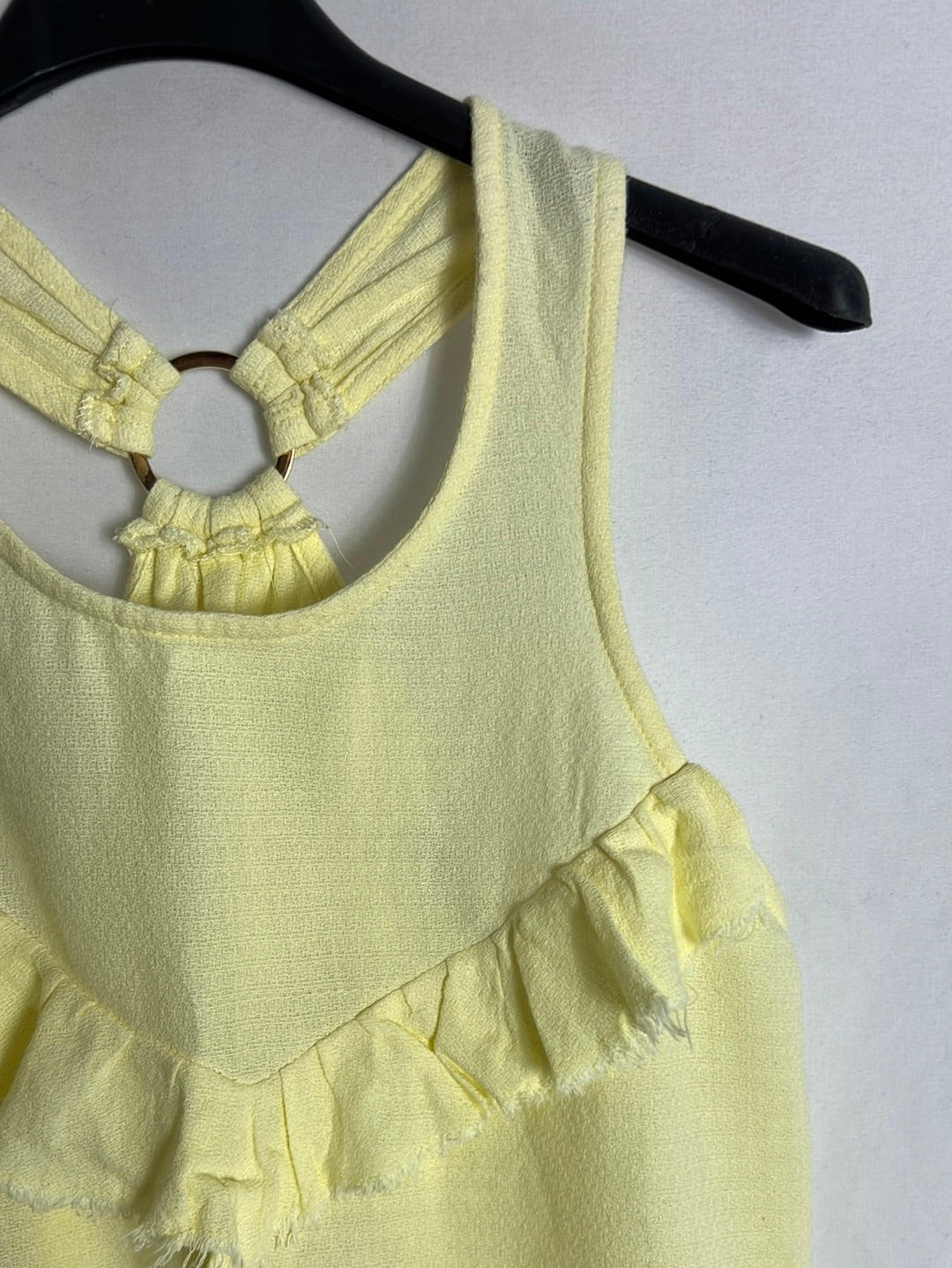 ATHENEA. Top cuello halter amarillo. T M