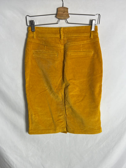 C&A. Falda pana mostaza abotonada. T 36