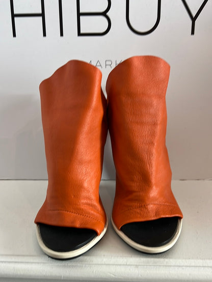BALENCIAGA. Sandalias piel naranjas. T 37