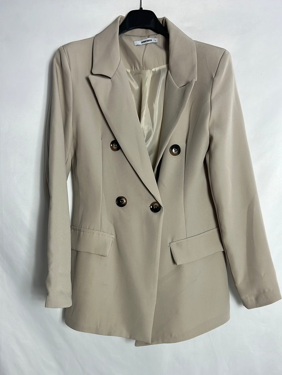 ARMONIAS. Blazer beige hombreras. T S
