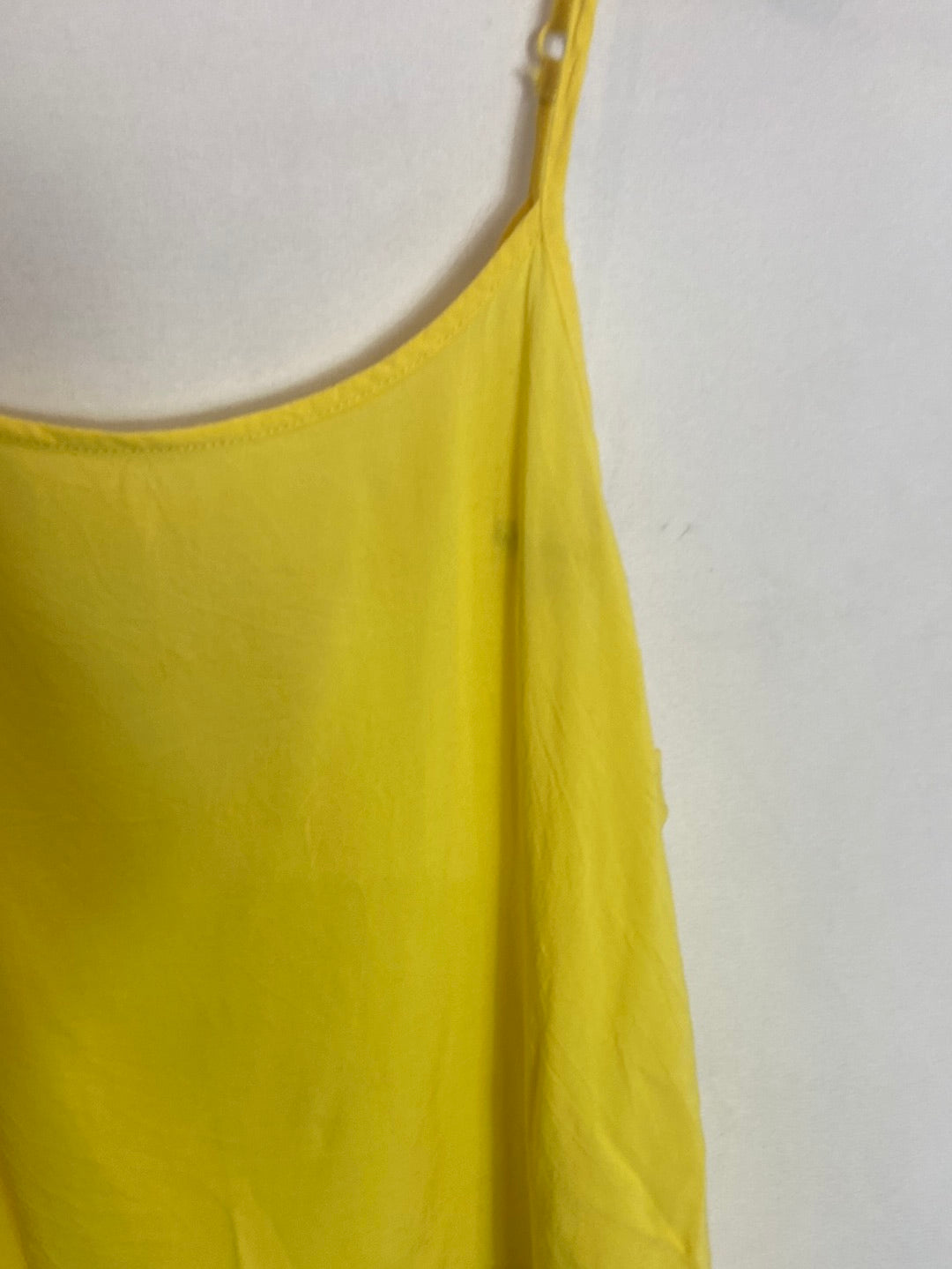 EASY WEAR. Crop top amarillo tirantes. T.L