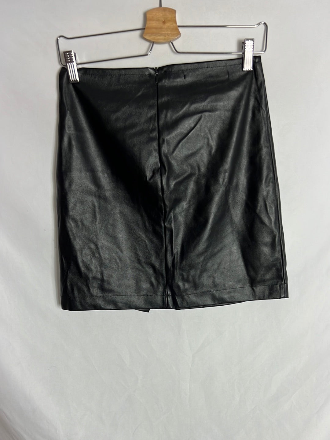 CELOP. Falda corta efecto piel volante. T M