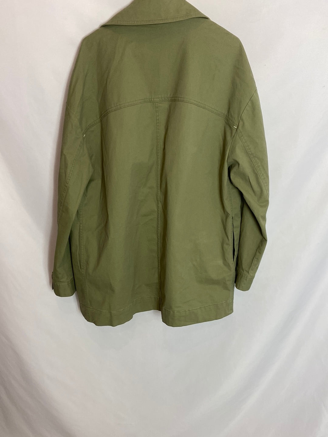 MANGO. Sobrecamisa verde algodón T.M