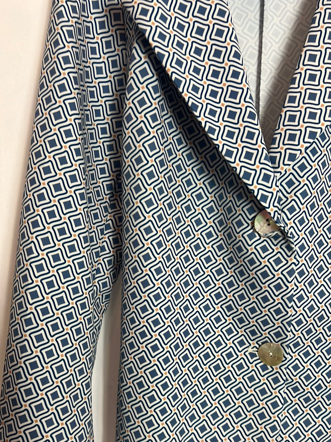 ALLÔ ALLÔ. Total blazer and printed trousers look. TS/M