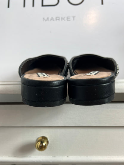 ZARA. Mules tachuelas negras T.37