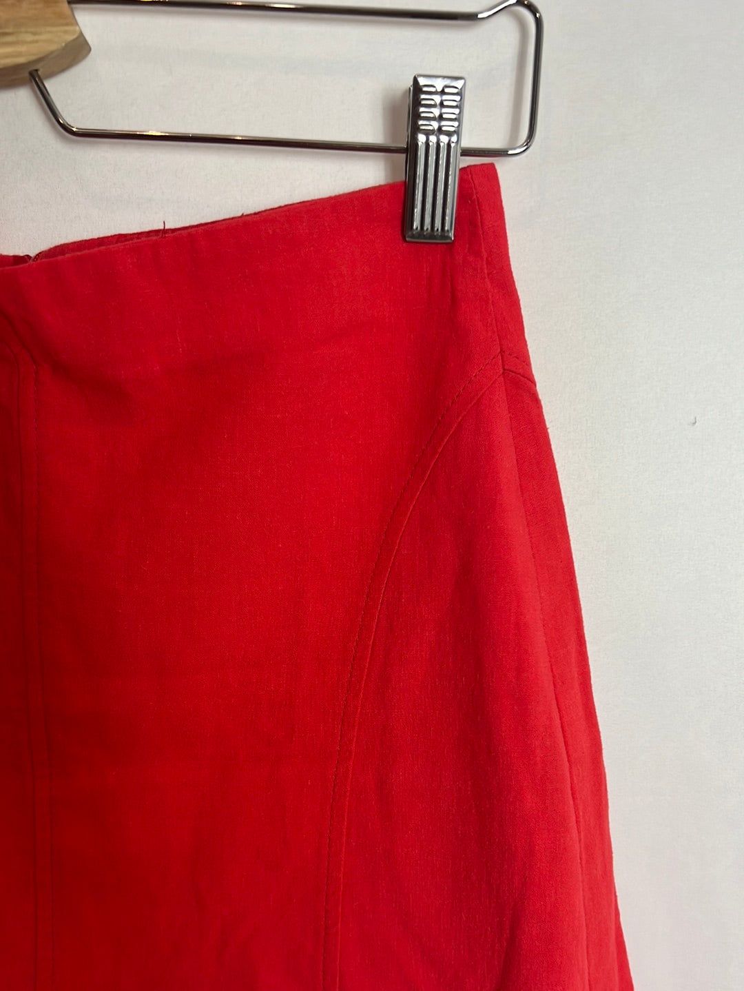 ZARA. Falda corta roja efecto lino . T XS