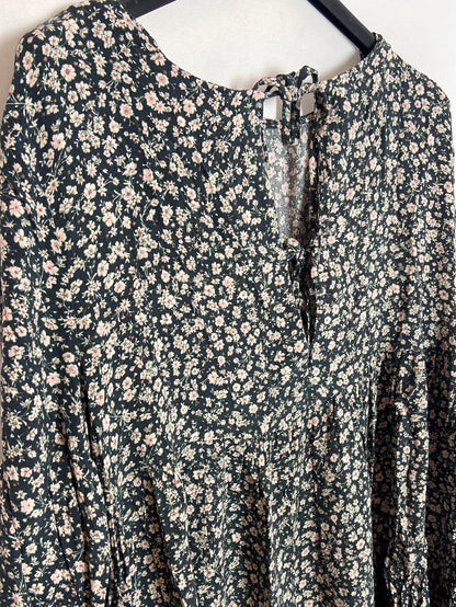 PULL & BEAR. Vestido corto flores T.S