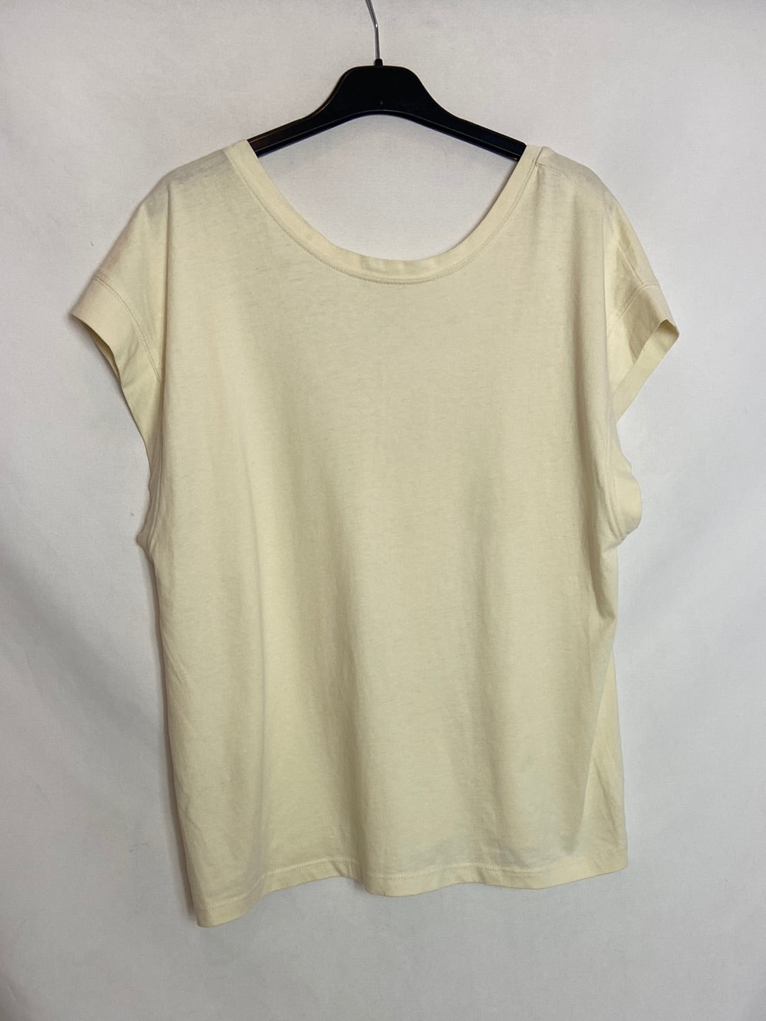 MANGO. Camiseta beige T.M