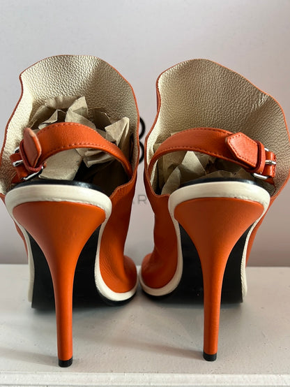 BALENCIAGA. Sandalias piel naranjas. T 37