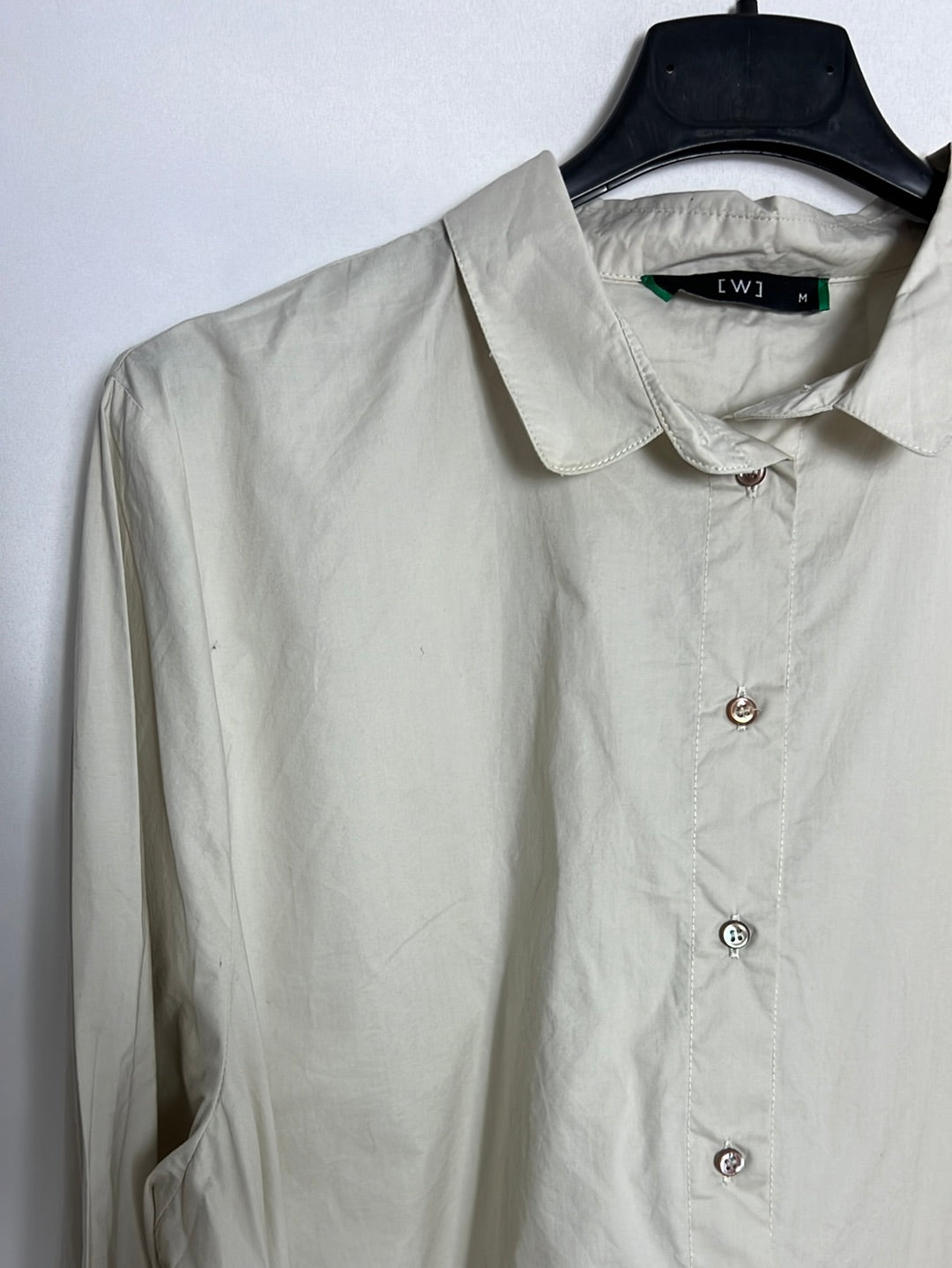 EL CORTE INGLES. Blusa beige detalle puños. T M