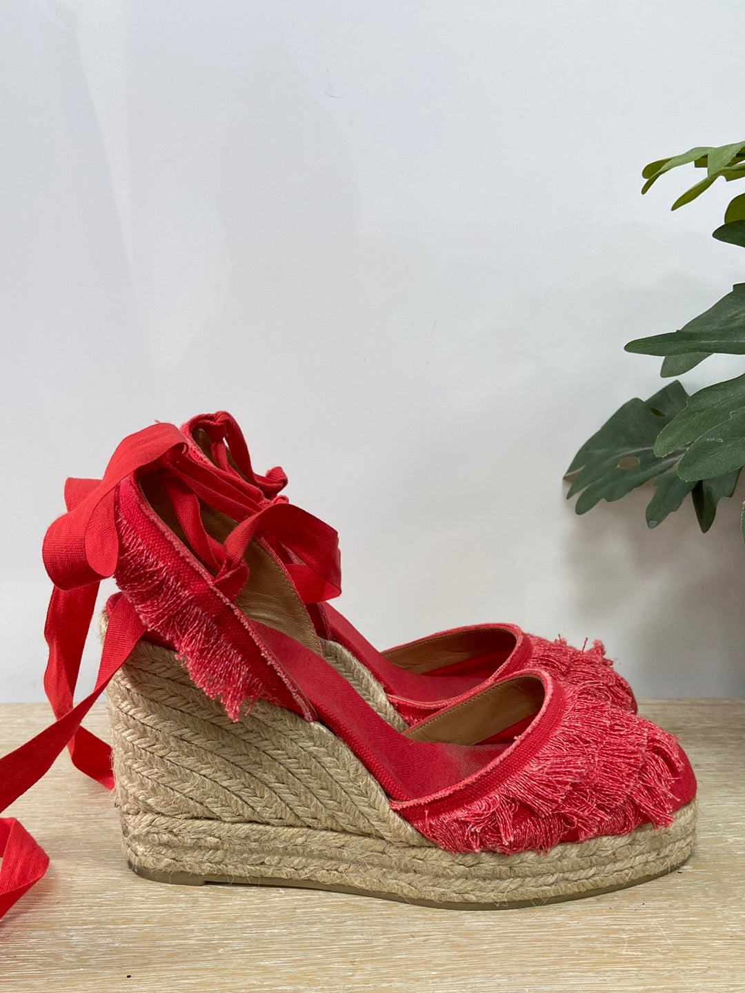 CASTAÑER. Cuñas rojas flecos T.37