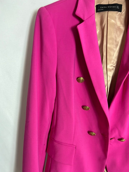 ZARA. Blazer rosa botones dorados. T S