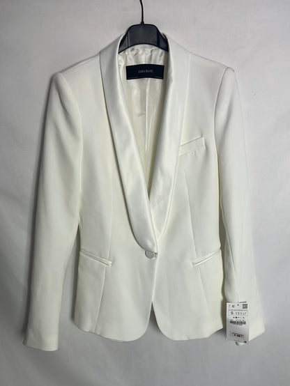 ZARA. Blazer blanca solapa satinada. T S