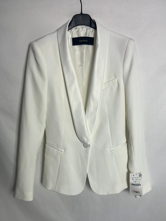 ZARA. Blazer blanca solapa satinada. T S