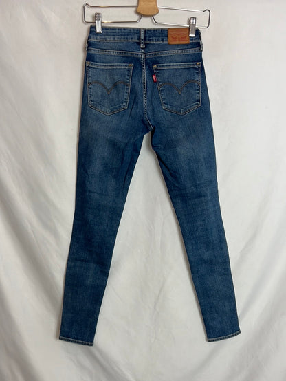LEVI'S. Medium wash skinny denim pants. Size 26 (36)
