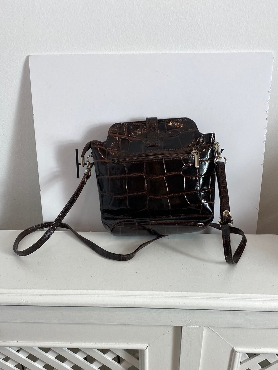 OTROS. Bandolera marrón piel