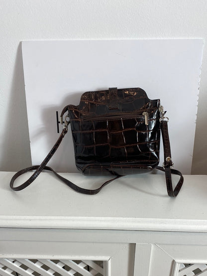 OTROS. Bandolera marrón piel