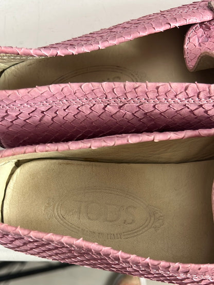 TOD´S. Mocasines piel troquelada rosa. T 37(tara)