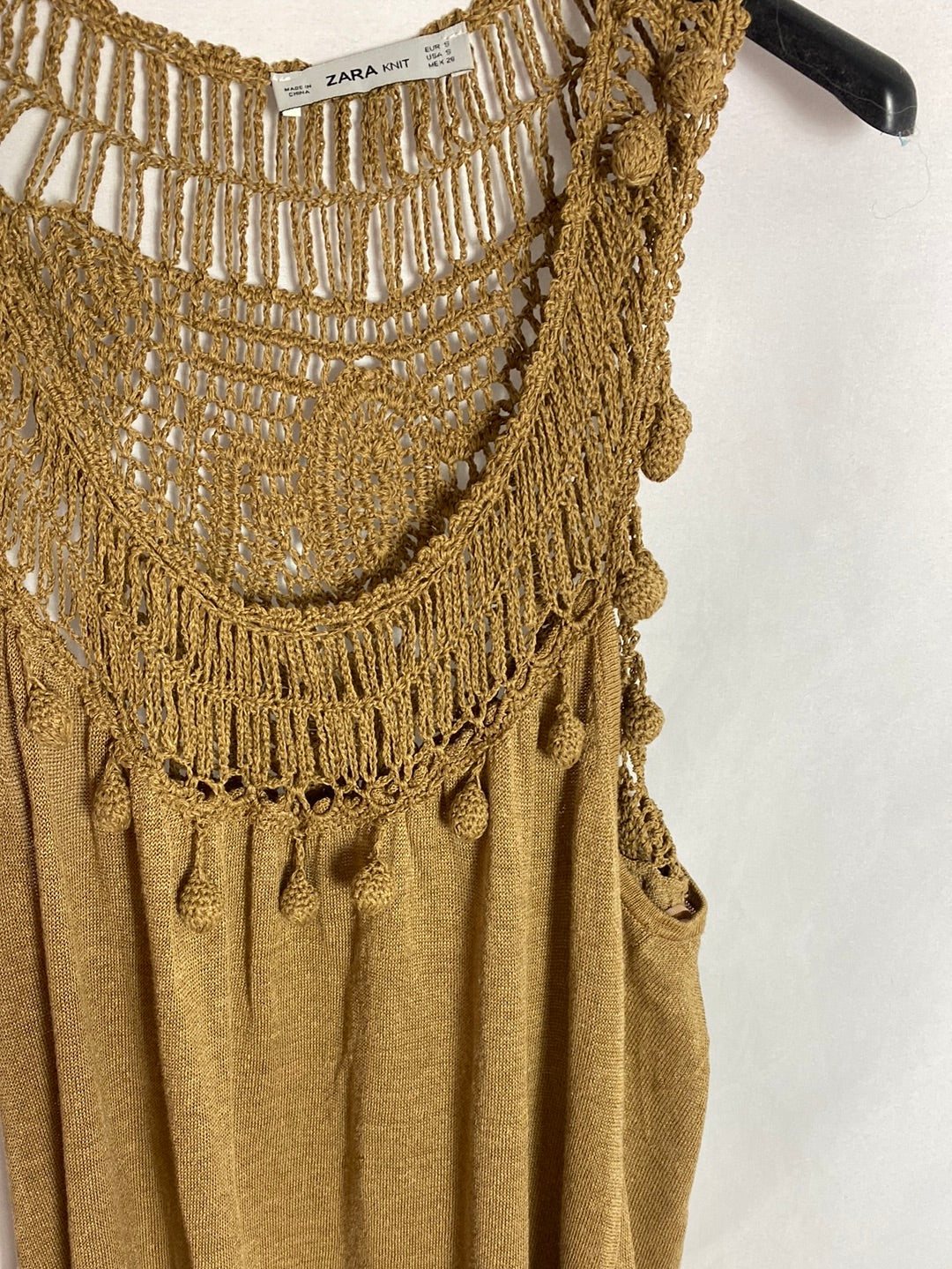 ZARA. Vestido midi punto con con detalles bordados . T.s