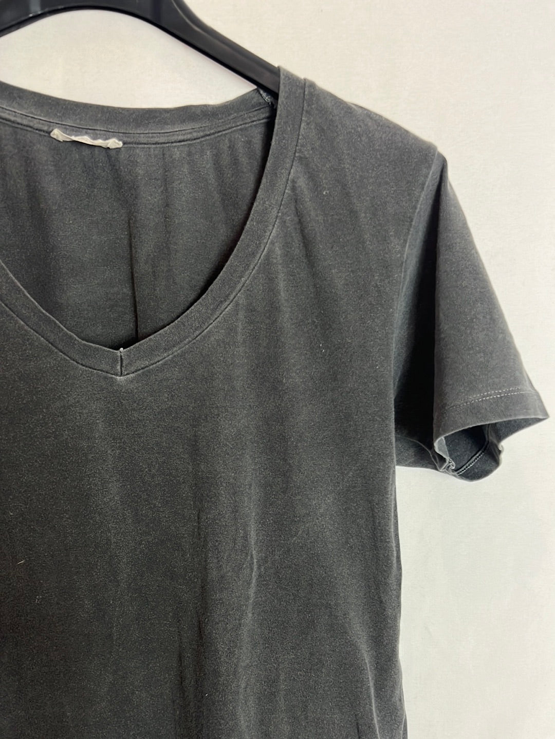 AMERICAN VINTAGE. Distressed gray T-shirt. TS
