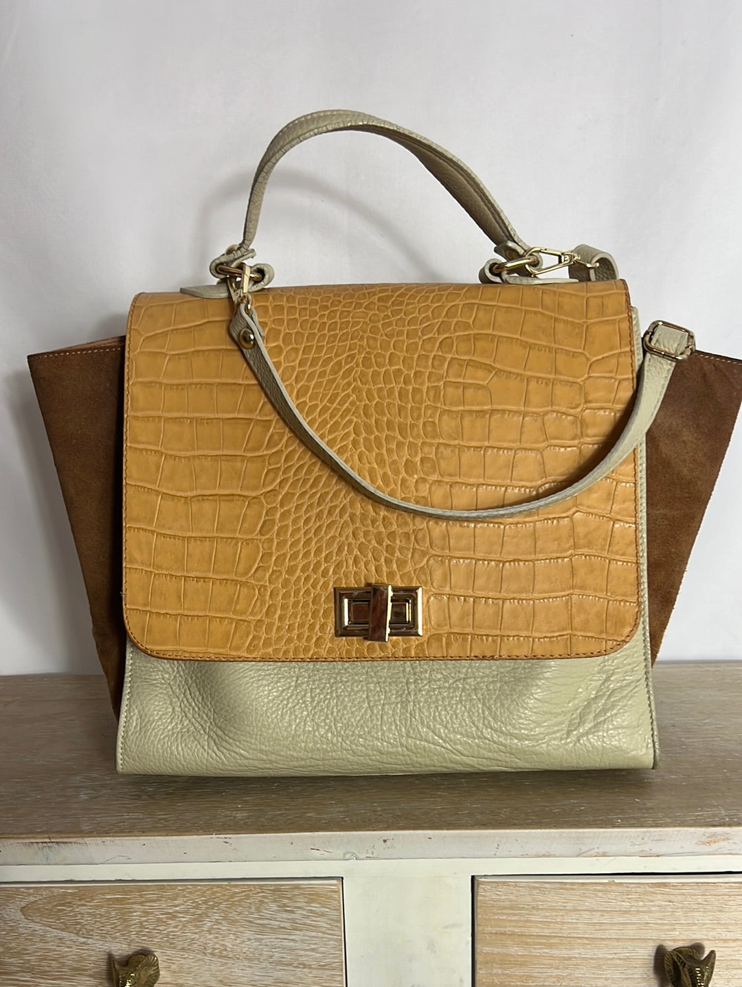 OTRAS. Bolso tote piel tricolor