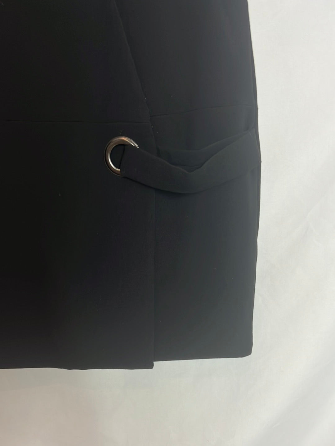 VERO MODA. Vestido cruzado negro sin mangas. T.XS