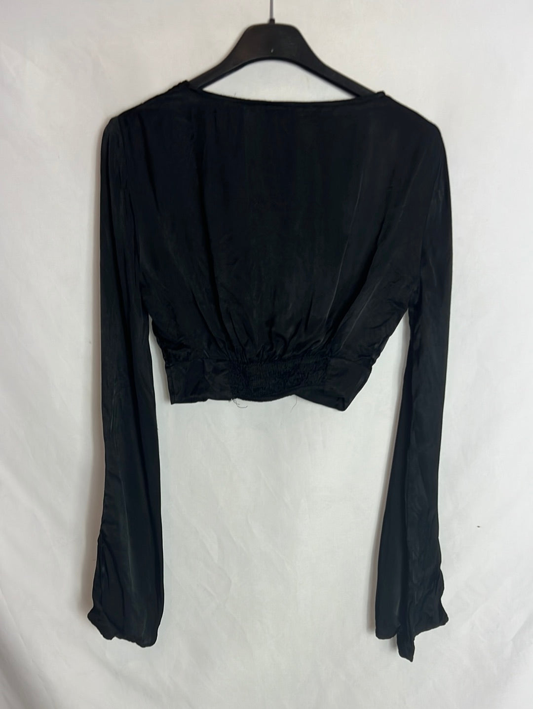 PULL&BEAR. Croptop negro satinado T.s