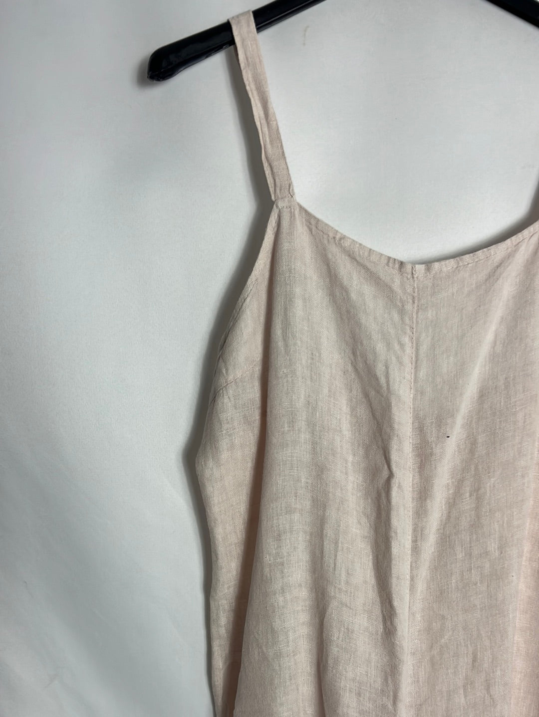 OTRAS. Mono midi rosa efecto lino. T M