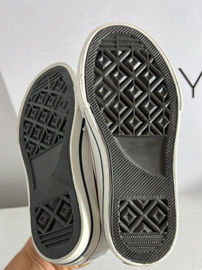 VICTORIA. White canvas sneakers with toe caps. Size 30