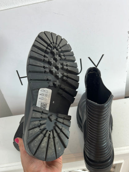 OTRAS. Botines suela track. T.37