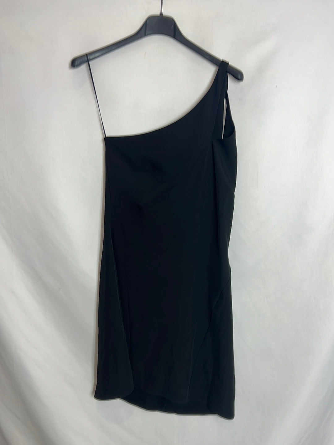 SFERA. Vestido corto negro asimétrico. T S