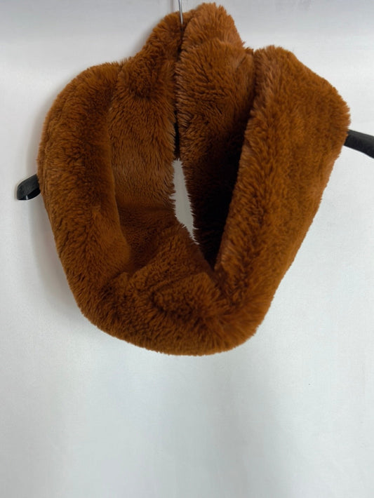 PULL&amp;BEAR. Brown fur collar. YOUR