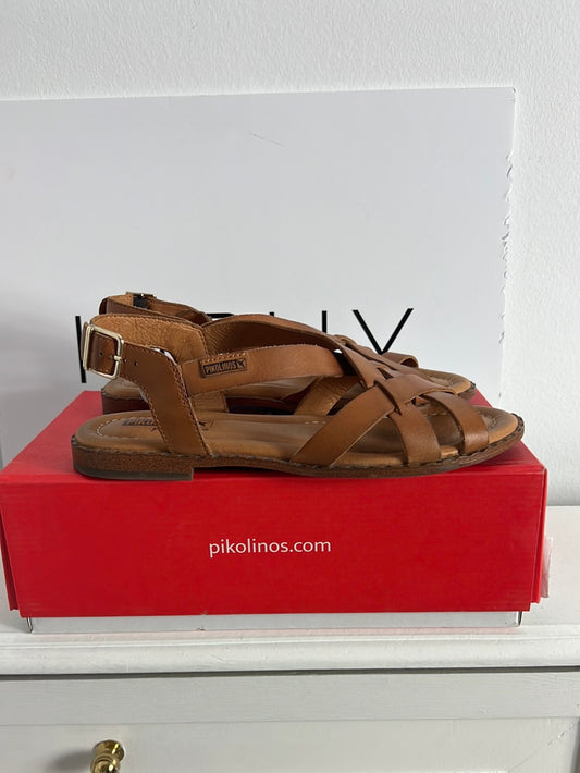 PIKOLINOS. Brown leather strap sandals. Size 38