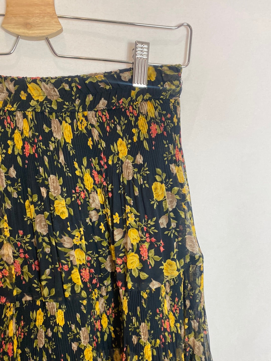 OTRAS. Falda mini volantes flores. T.36